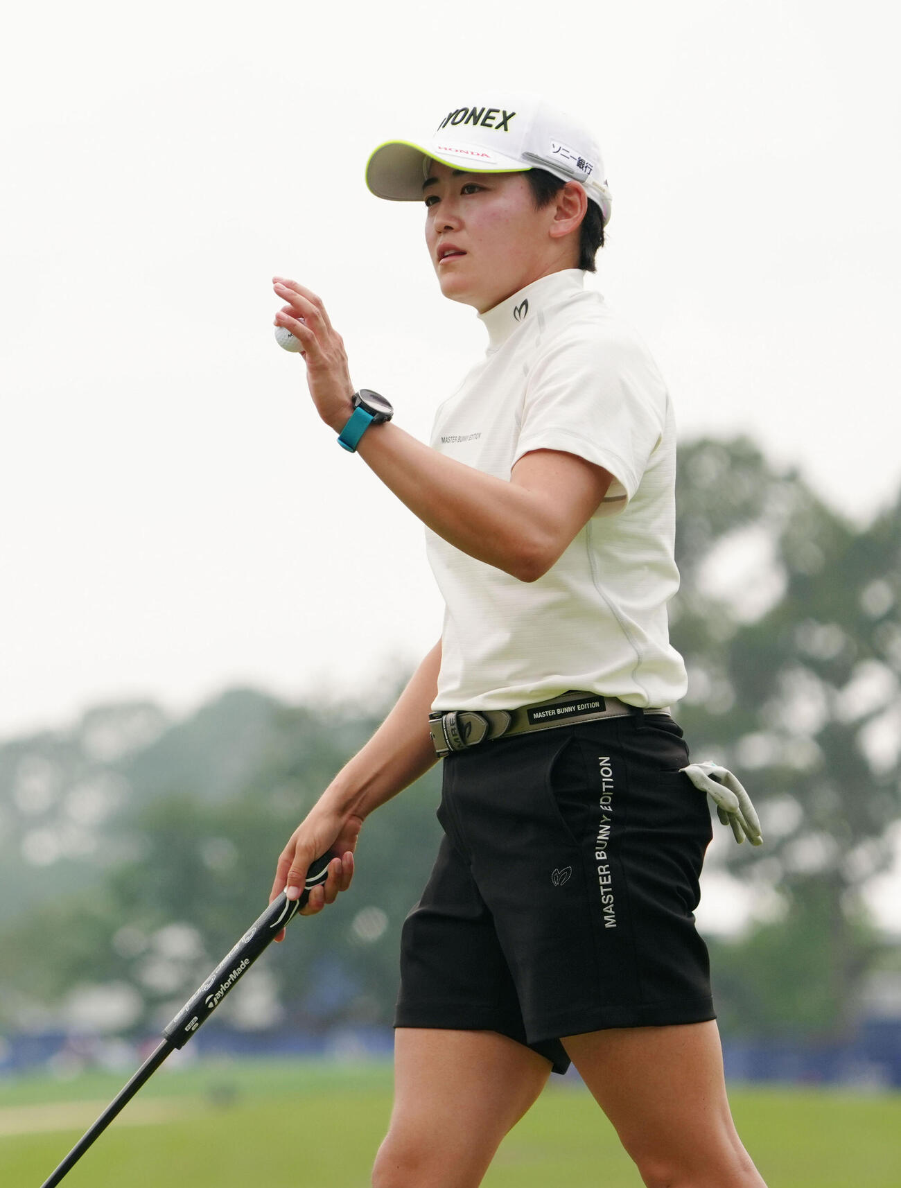 最終ラウンド、ホールアウトした岩井明愛。通算3アンダーで21位＝メモリアルパーク・コース（共同）