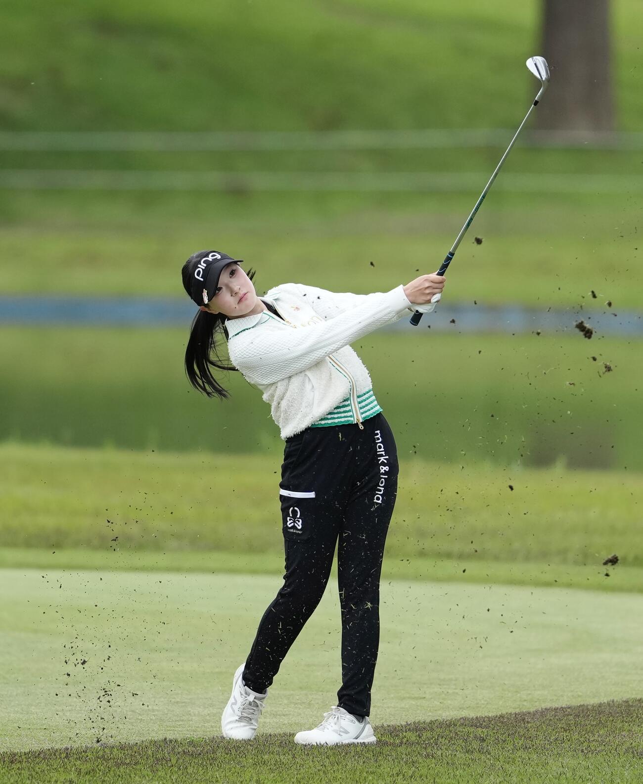 9番、3打目を放つ松原柊亜