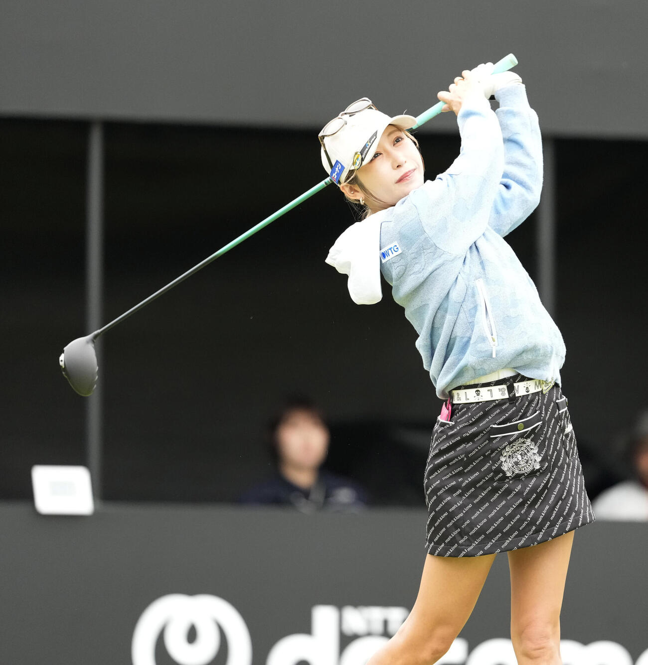 1番ティーショットを放つ金田久美子（撮影・小島史椰）