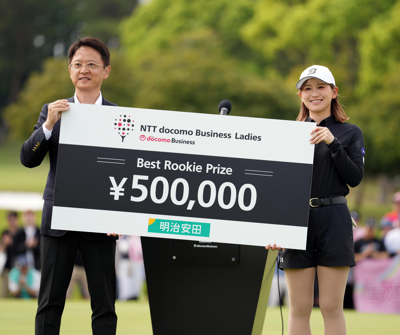 NTTドコモビジネスレディス　最終日　ベストルーキー賞に輝く平塚新夢（撮影・小島史椰）.