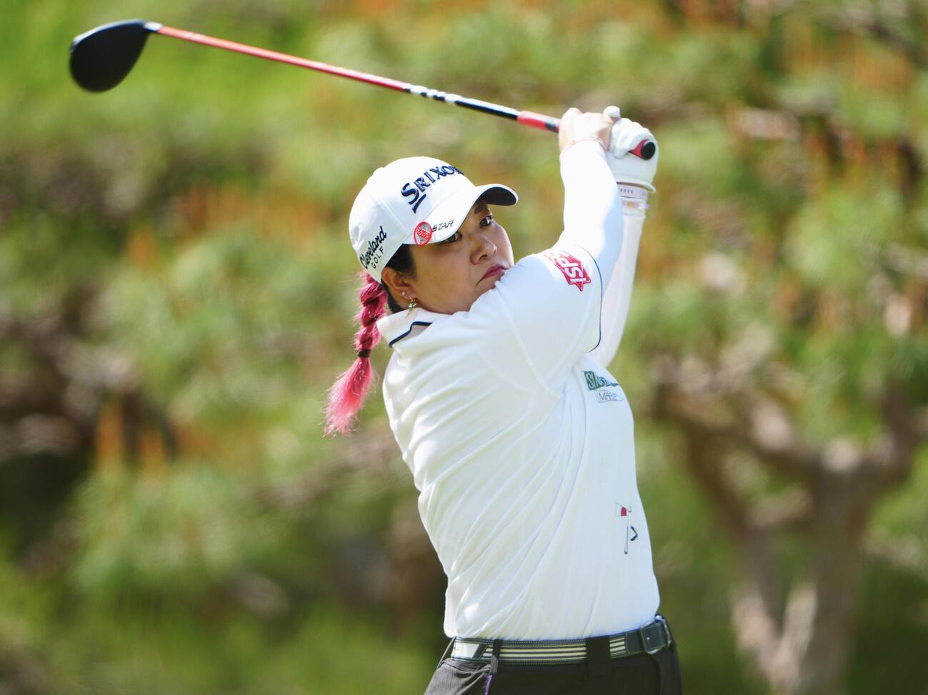 ワールドレディスチャンピオンシップサロンパスカップ1日目の9番、ティーショットを放つ酒井美紀（撮影・垰建太）