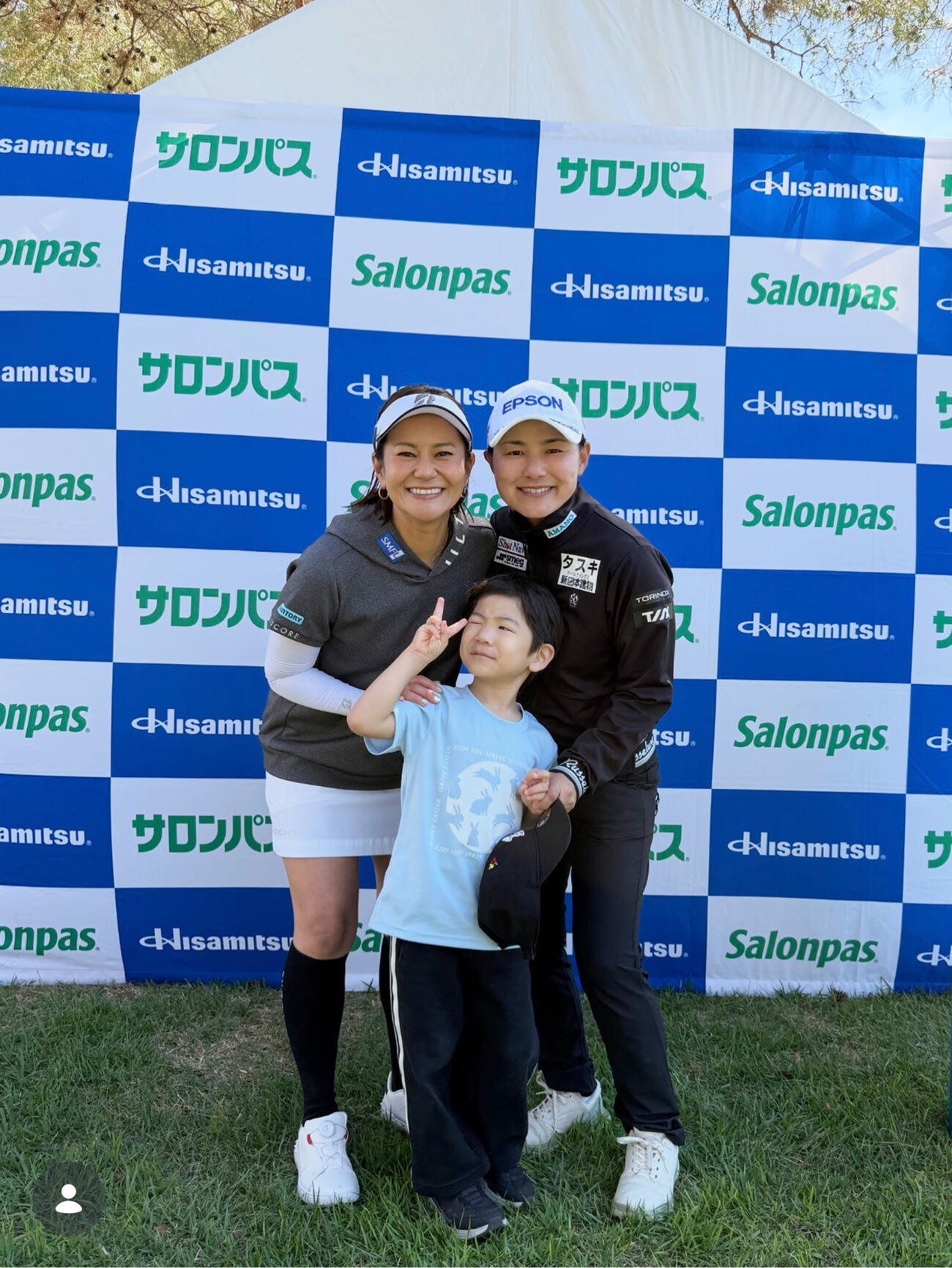 宮里藍さん＆長男と3ショット（横峯さくらのインスタグラムから）