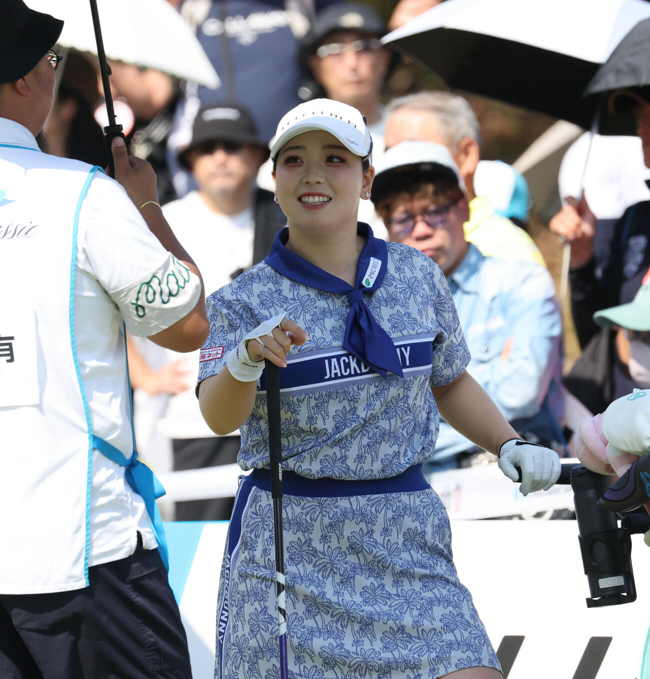 1番　ラウンド前に笑顔を見せる後藤未有（撮影・梅根麻紀）