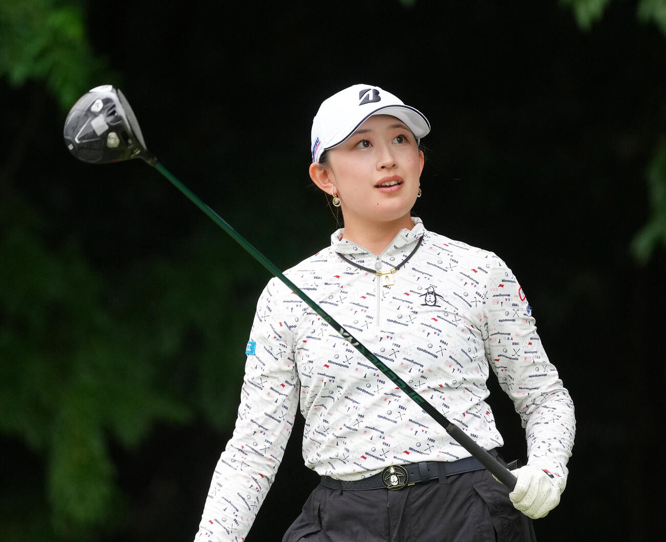 ブリヂストンレディスオープン第1日　11番、ティーショットを放つ加藤麗奈（撮影・足立雅史）