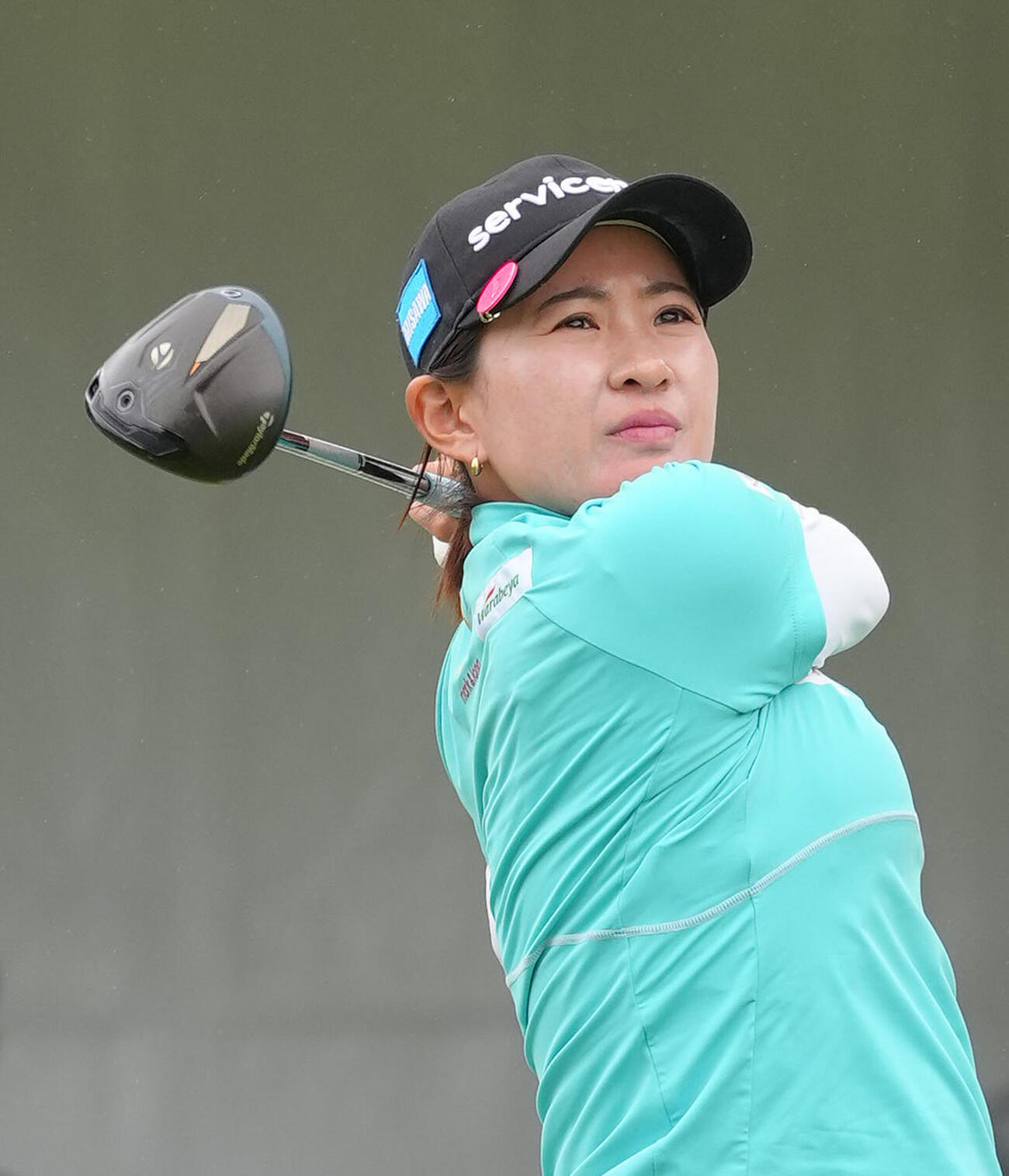 10番、ティーショットを放つ永井花奈（撮影・足立雅史）
