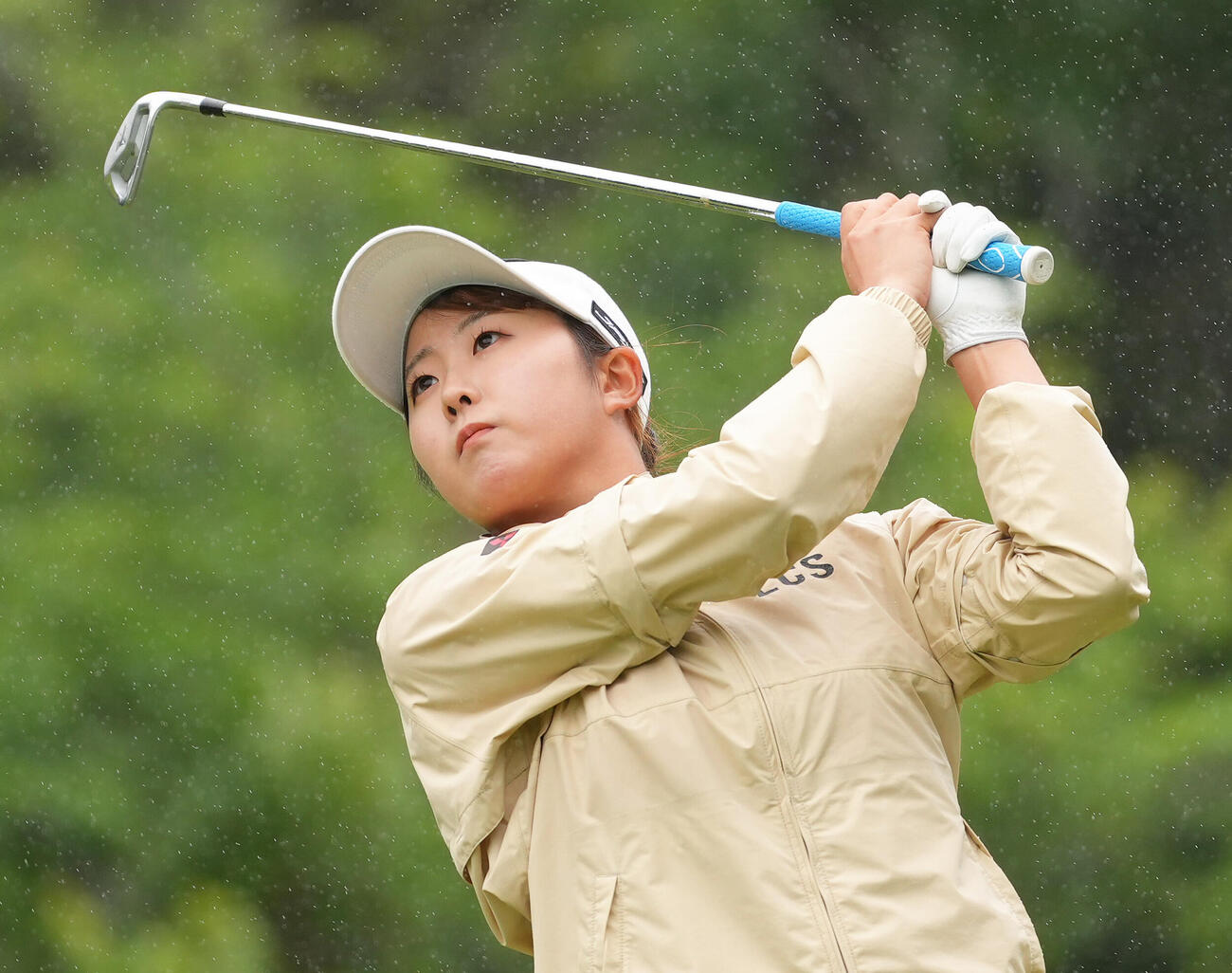 12番、ティーショットを放つ稲垣那奈子（撮影・足立雅史）