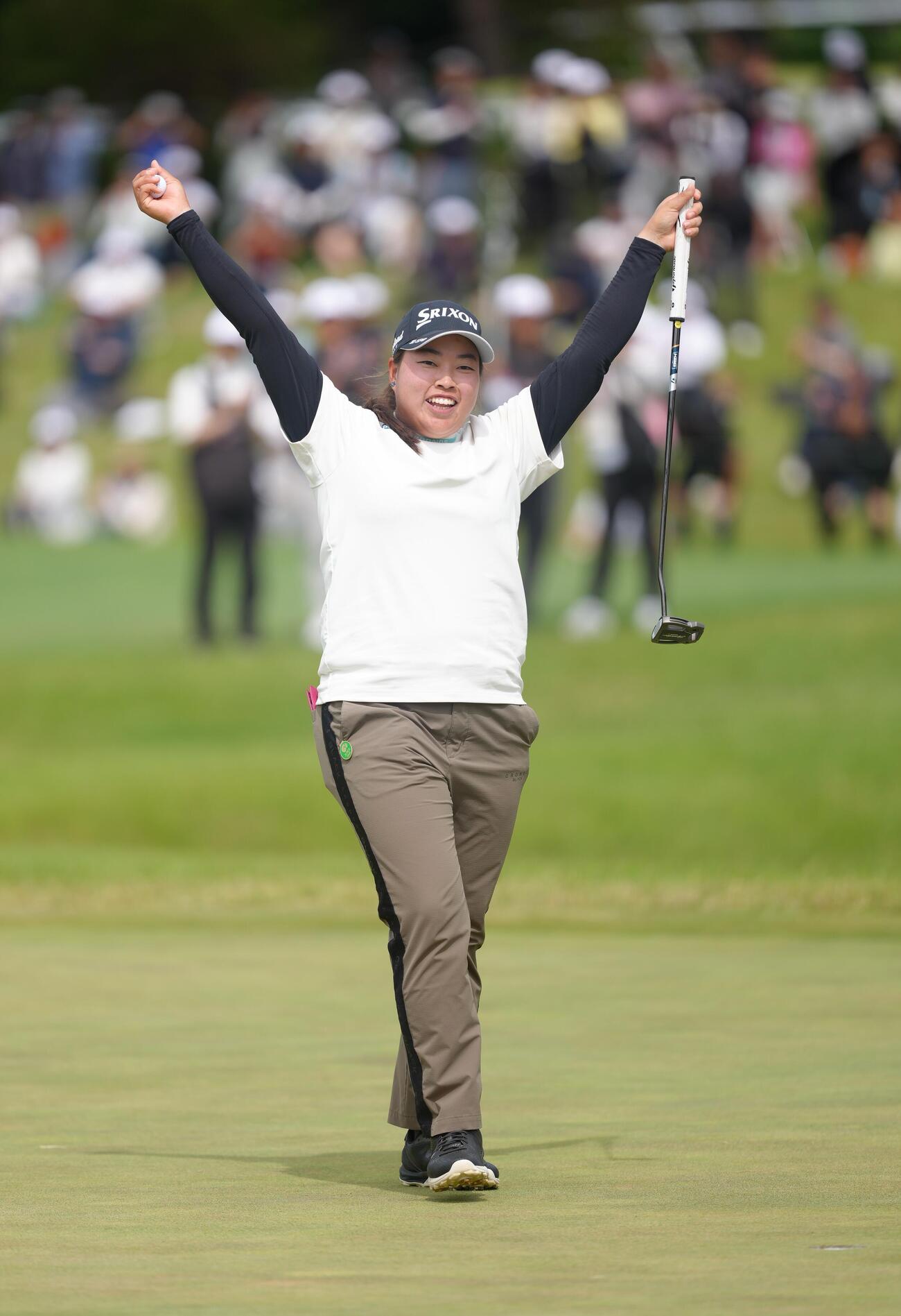 優勝し笑顔を見せる入谷響（撮影・足立雅史）