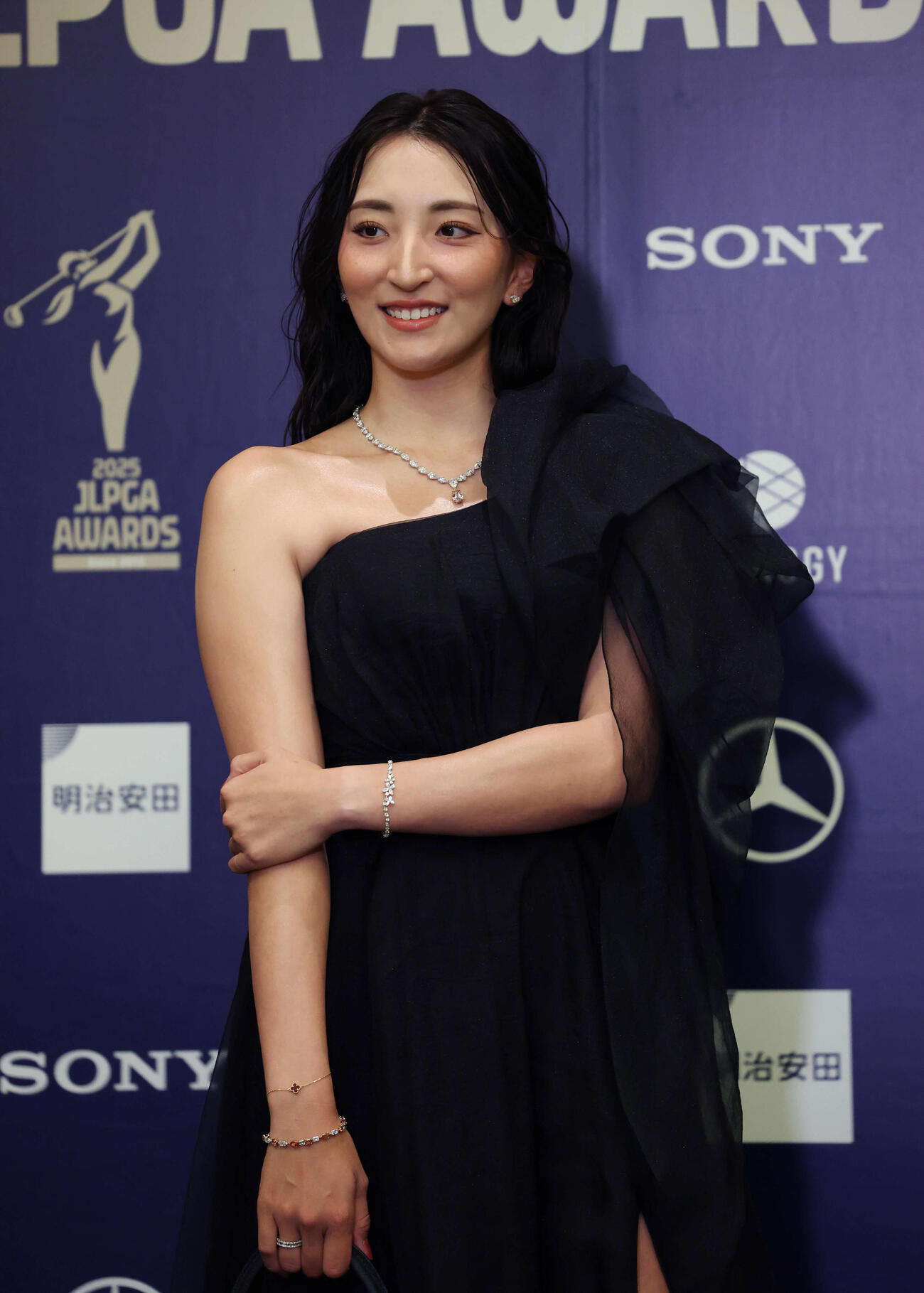 肩出しセクシードレス姿の脇元華（2025年撮影）