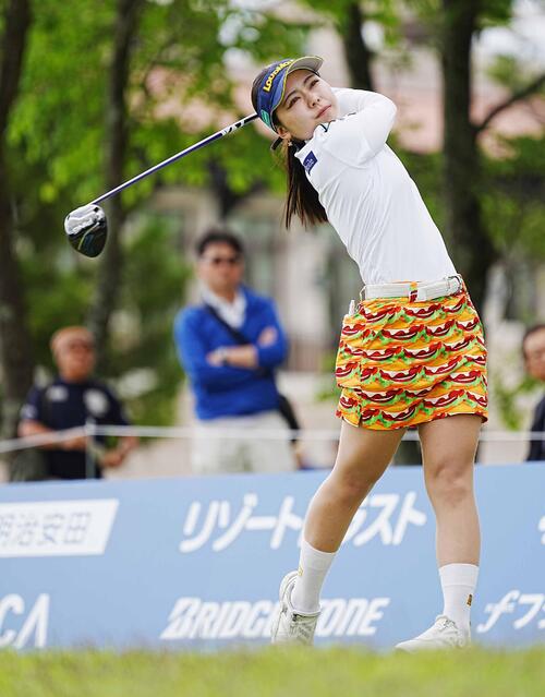 リゾートトラストレディース第2日　1番、ティーショットを放つ前多愛（撮影・小沢裕）＝2026年5月29日