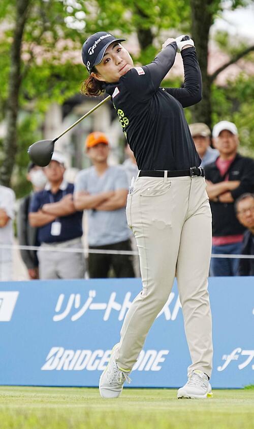 リゾートトラストレディース第2日　1番、ティーショットを放つ山内日菜子（撮影・小沢裕）＝2026年5月29日