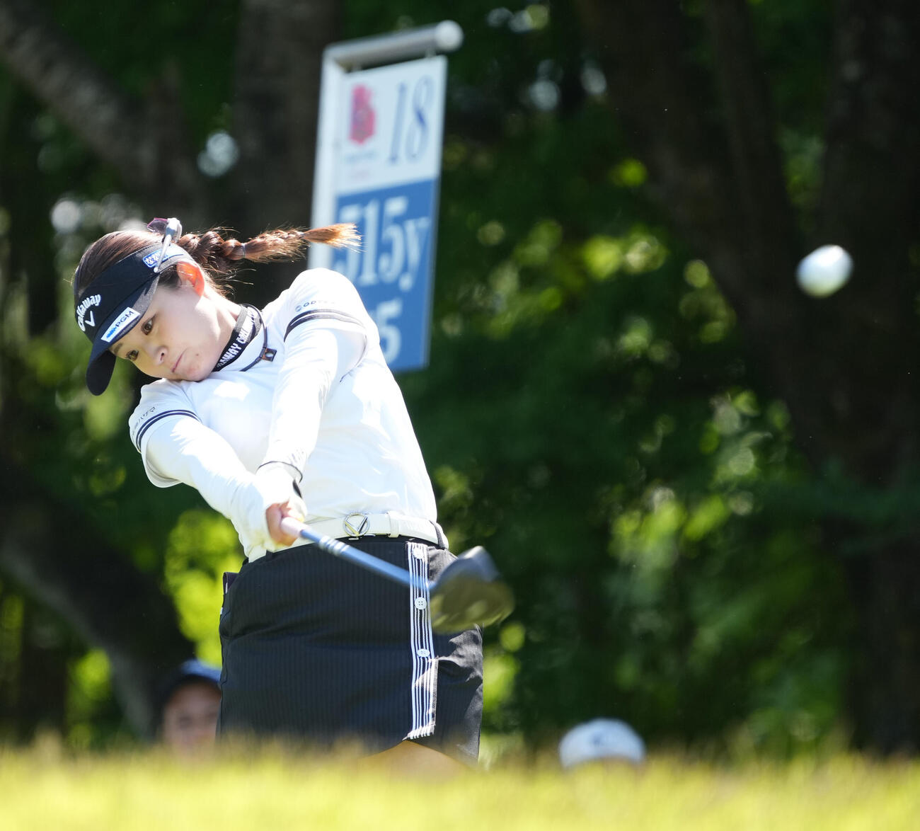 18番、ティーショットを放つ政田夢乃