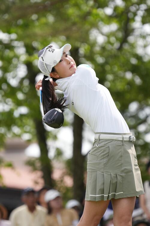 1番、ティーショットを放つ福田萌維