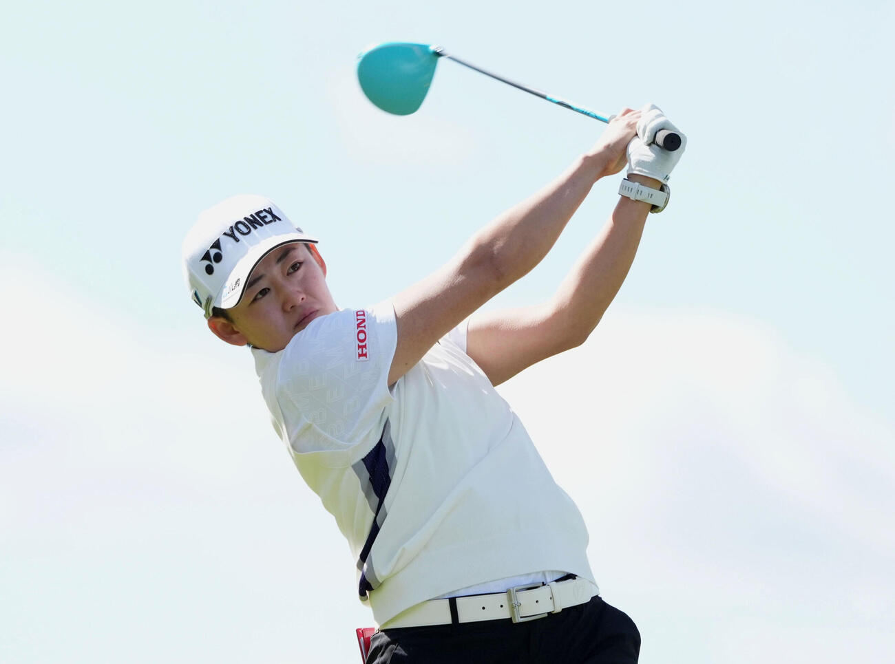 第2ラウンド、通算4アンダーで2位の岩井明愛＝シービュー（共同）