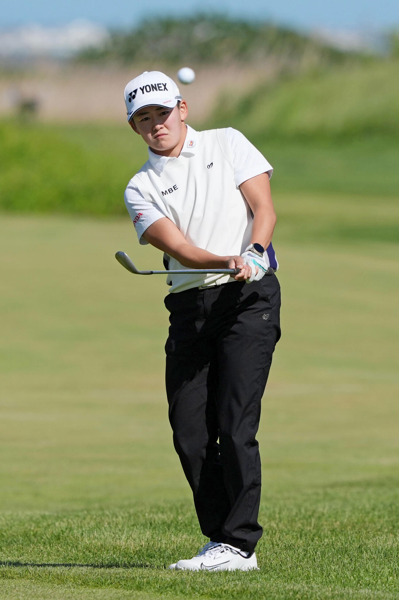 第2ラウンド、通算4アンダーで2位の岩井明愛＝シービュー（共同）