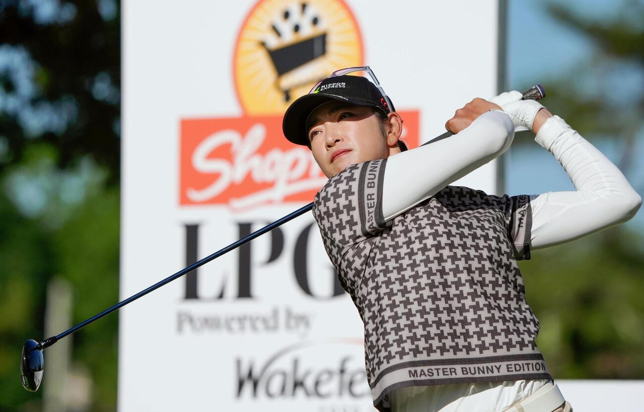 最終ラウンド、7番でティーショットを放つ原英莉花。通算7オーバーで75位（共同）