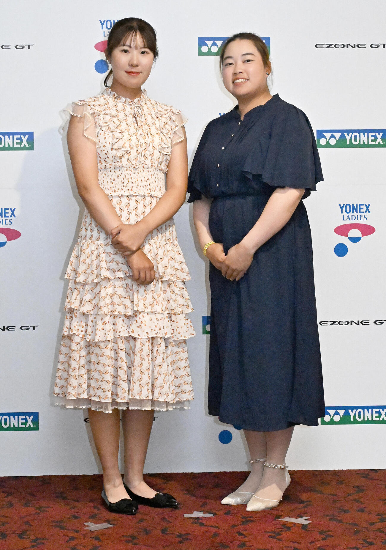 ヨネックスレディス前夜祭にドレスアップして出席した高野愛姫（左）と入谷響（撮影・千葉一成）