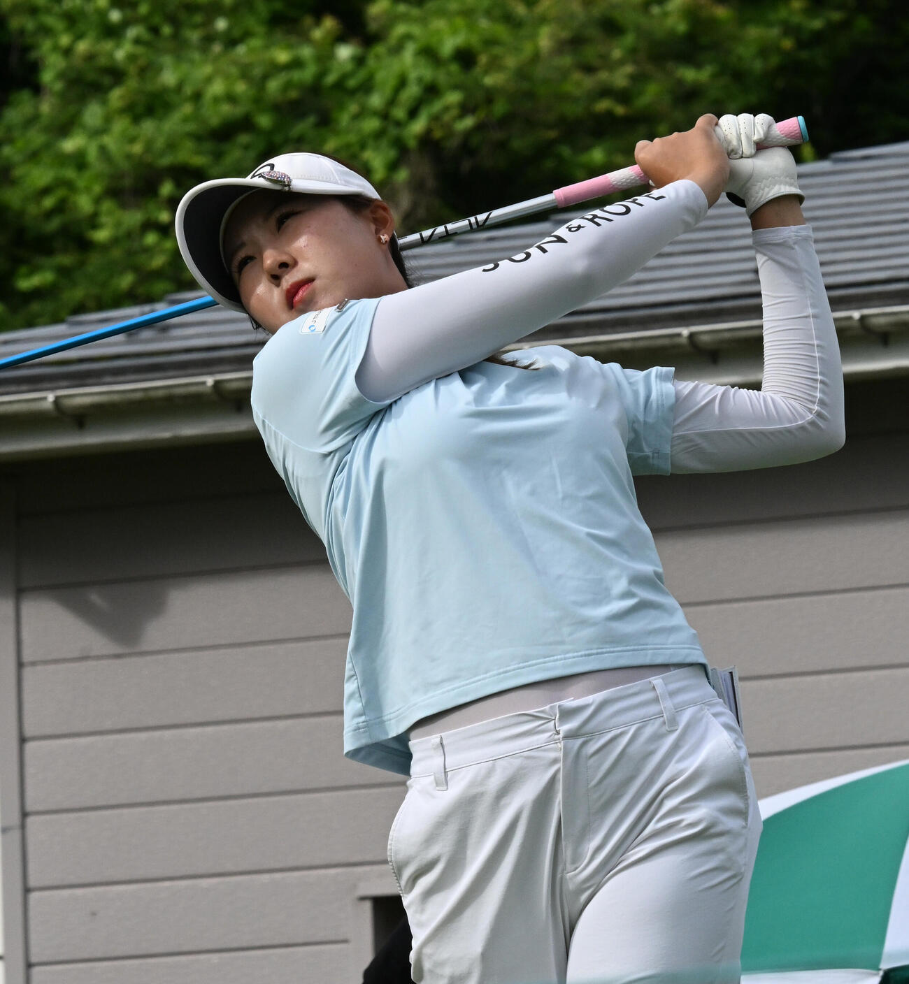 プロアマ戦で調整する高野愛姫（撮影・千葉一成）