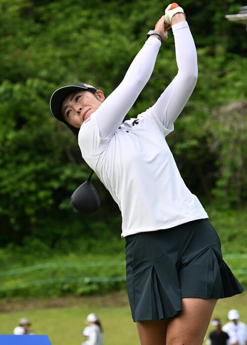 プロアマ戦で調整する渡辺彩香（撮影・千葉一成）