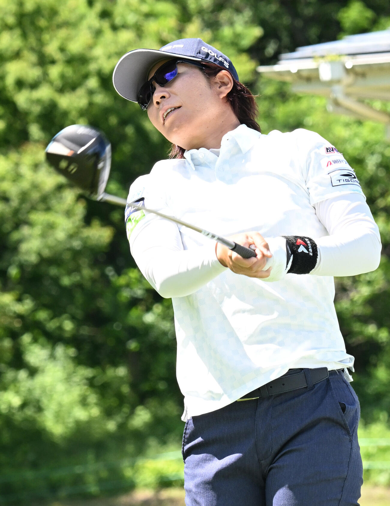 プロアマ戦で調整する穴井詩（撮影・千葉一成）