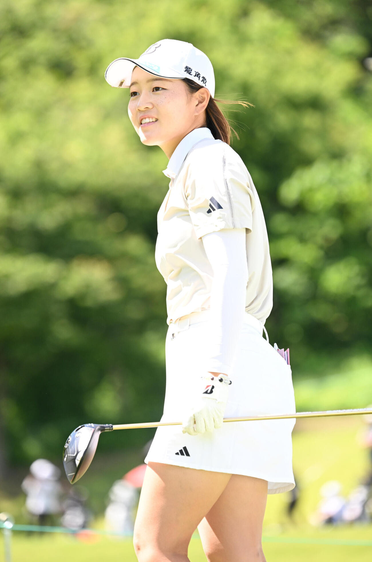 プロアマ戦で調整する佐藤心結（撮影・千葉一成）