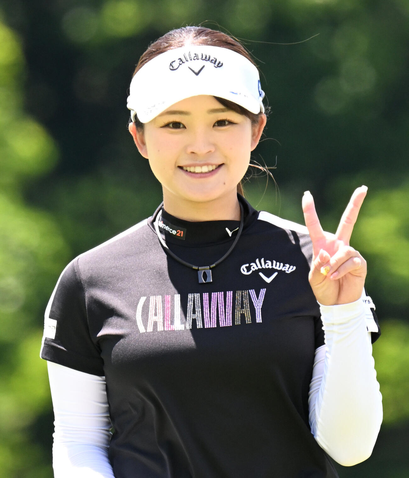 プロアマ戦でカメラに向かってVサインする政田夢乃（撮影・千葉一成）