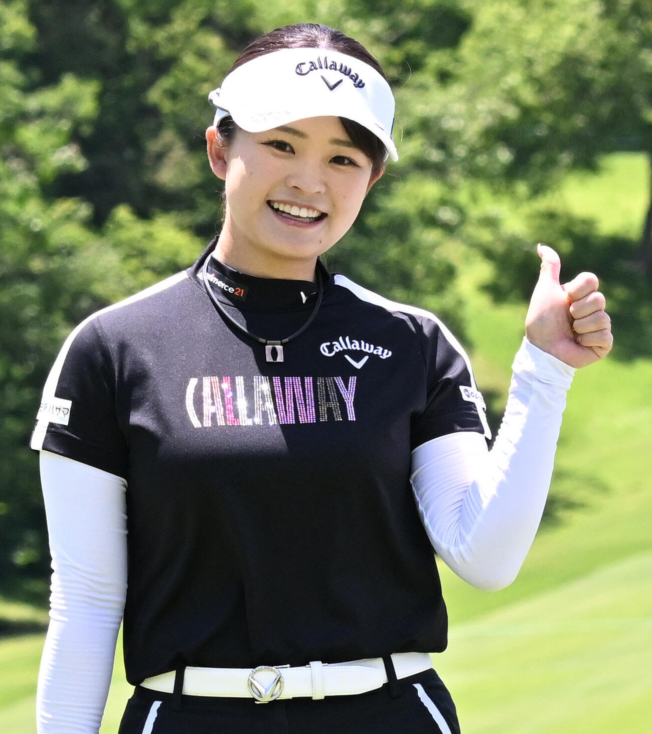 プロアマ戦でカメラに向かってポーズをとる政田夢乃（撮影・千葉一成）