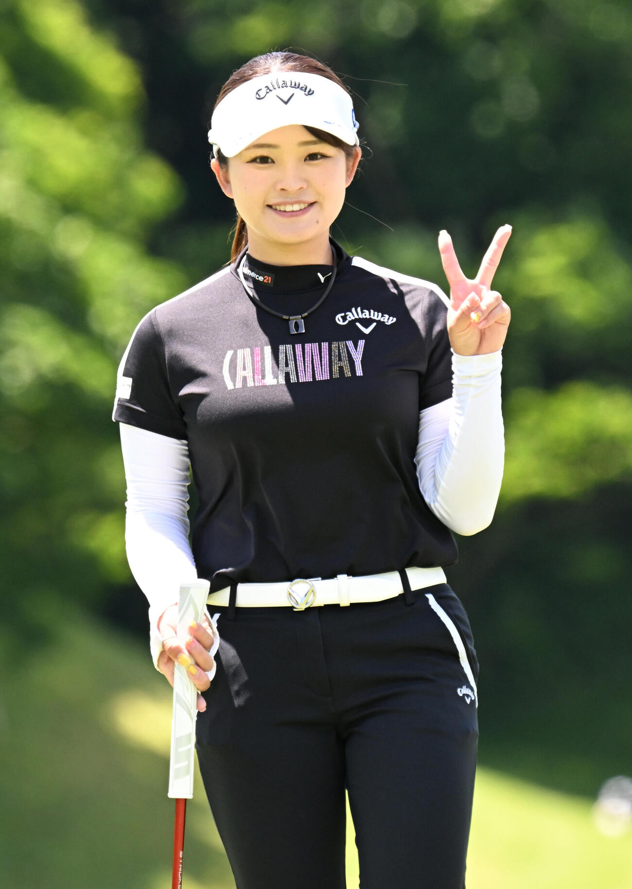 プロアマ戦でカメラに向かってVサインする政田夢乃（撮影・千葉一成）