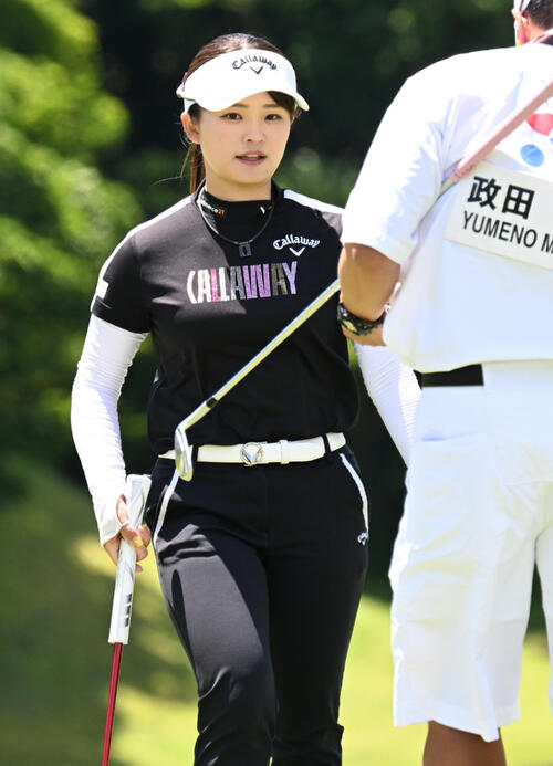 写真特集】政田夢乃はカメラに向かって笑顔でVサイン／女子ゴルフ