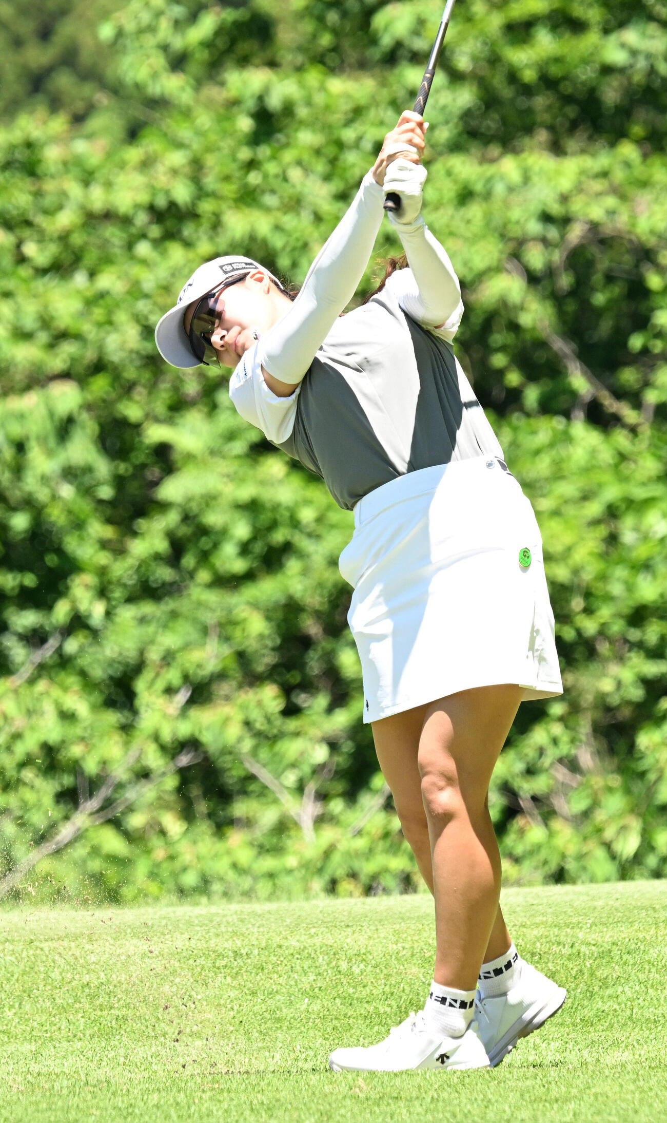 第1日、3番でティーショット放つ戸高玲奈（撮影・千葉一成）