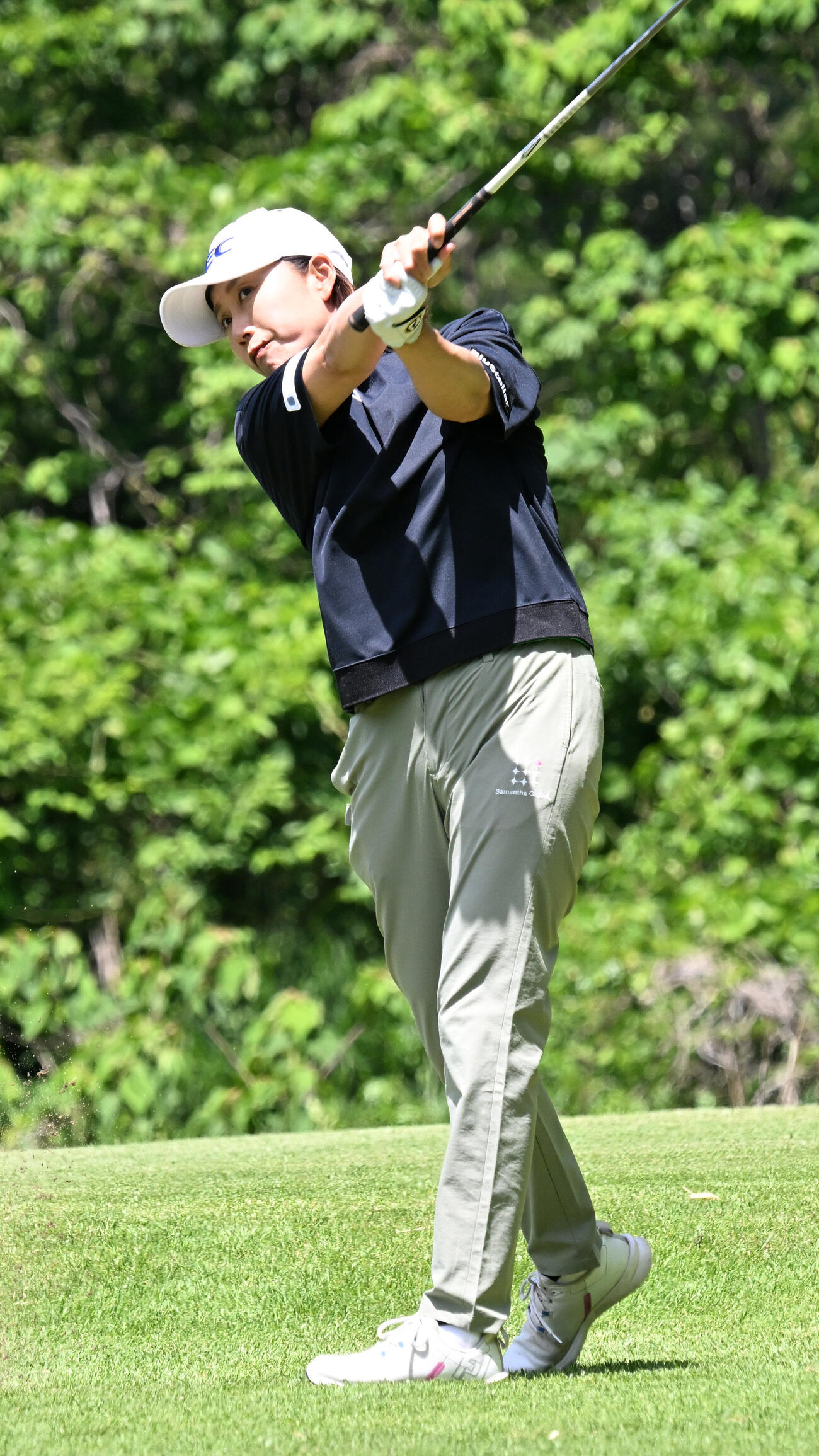 第1日、3番でティーショットを放つ原江里菜（撮影・千葉一成）