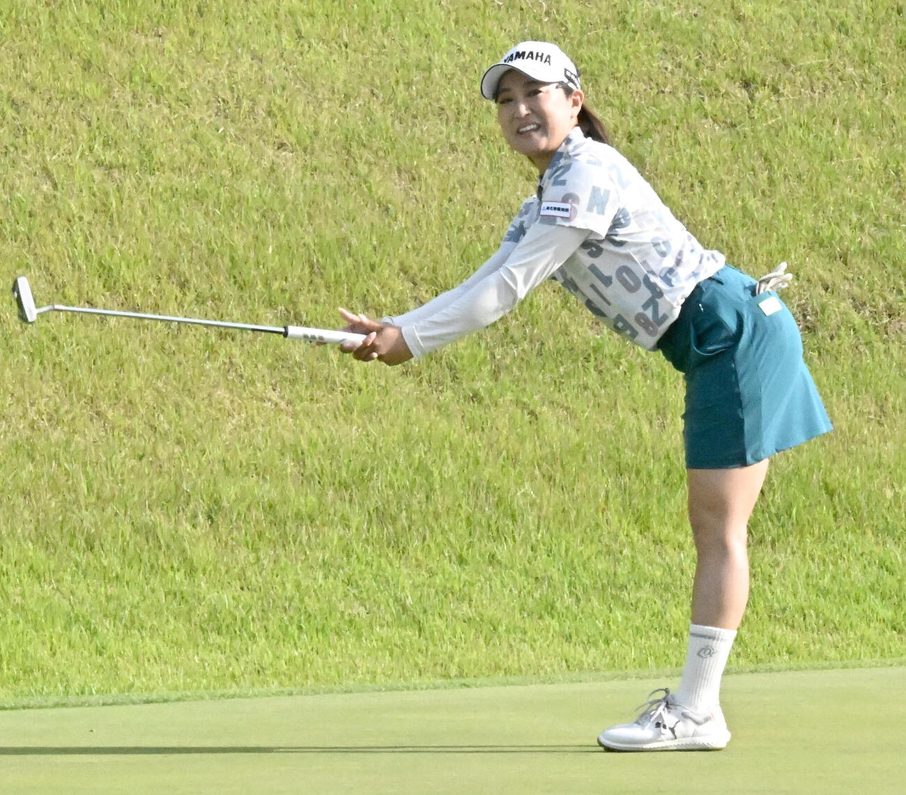 第1日、18番でバーディーパットを外し悔しがる高木優奈（撮影・千葉一成