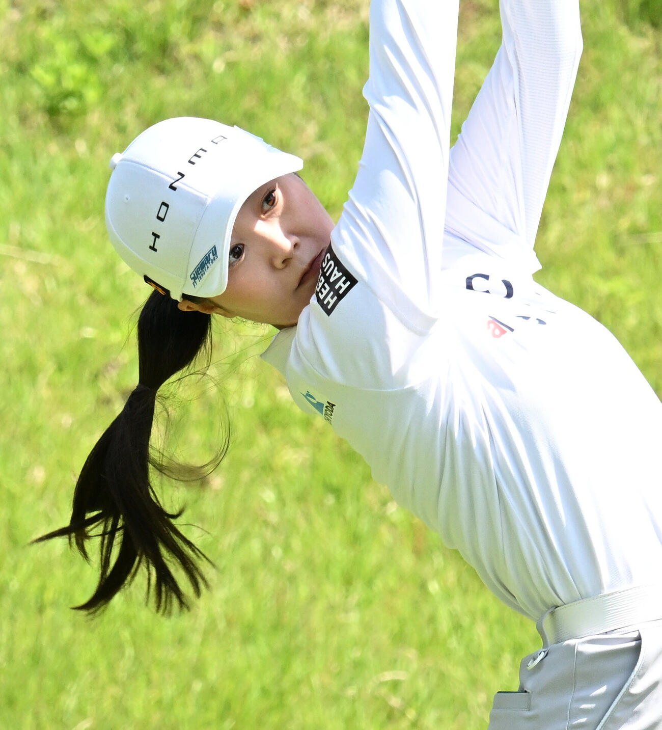 最終日、2番でティーショットを放つ金沢志奈（撮影・千葉一成）