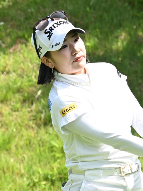 最終日、2番でティーショットを放つ安田彩乃(撮影・千葉一成)