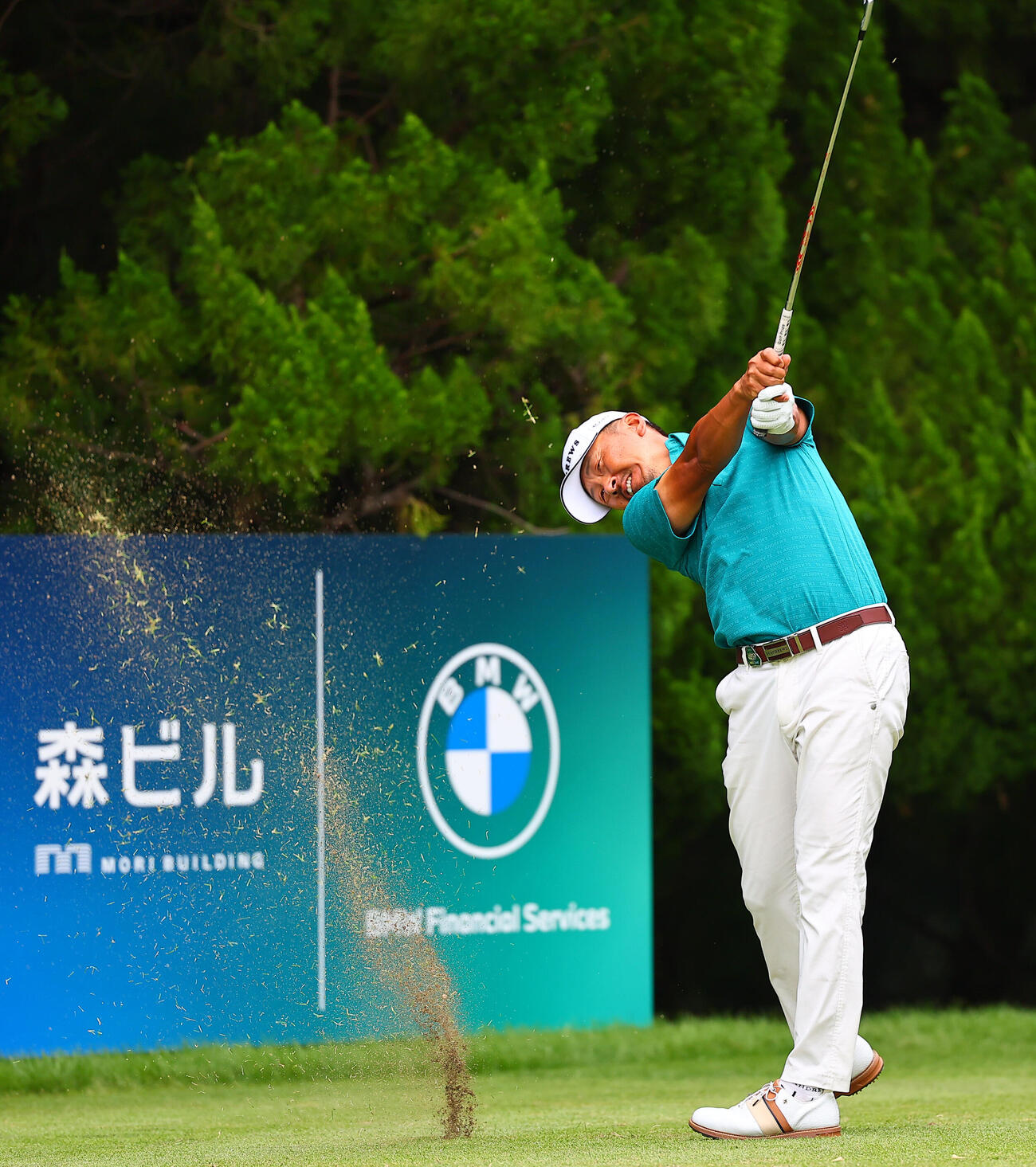 BMW日本ツアー選手権森ビル杯　13番で第1打を放つ岩田寛撮影・野上伸悟）