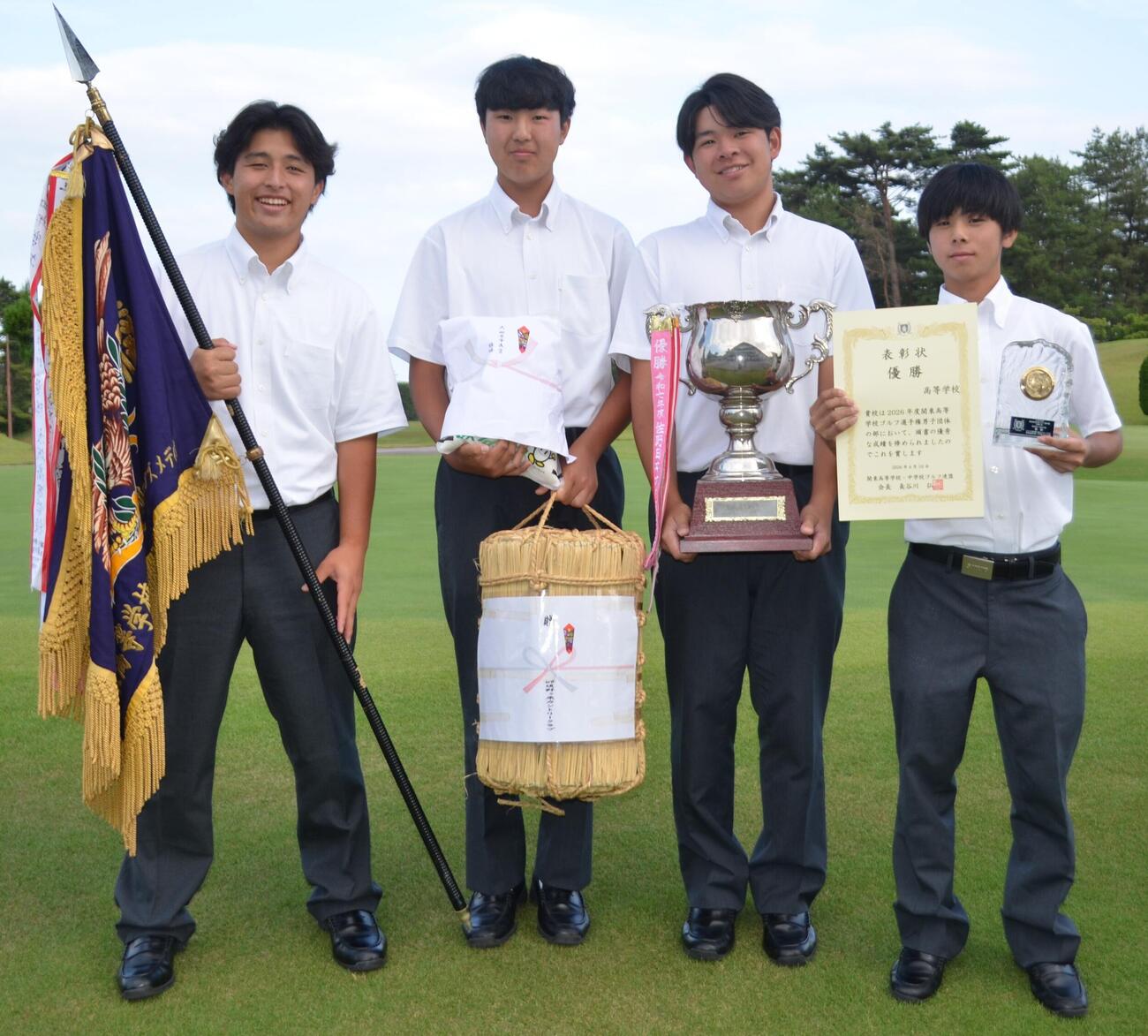 男子優勝の埼玉栄。左から沖田雫、戸村空汰、清水悠雅、今田昌也