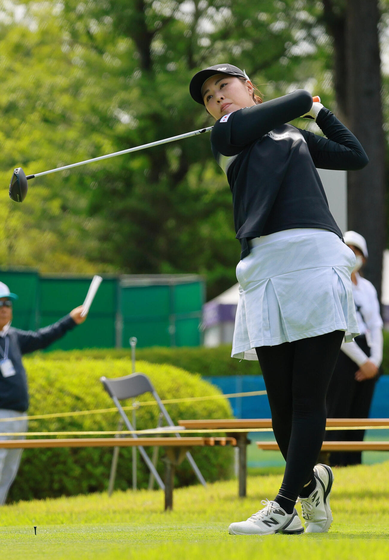10番、ティーショットを放つ高橋恵（撮影・上山淳一）