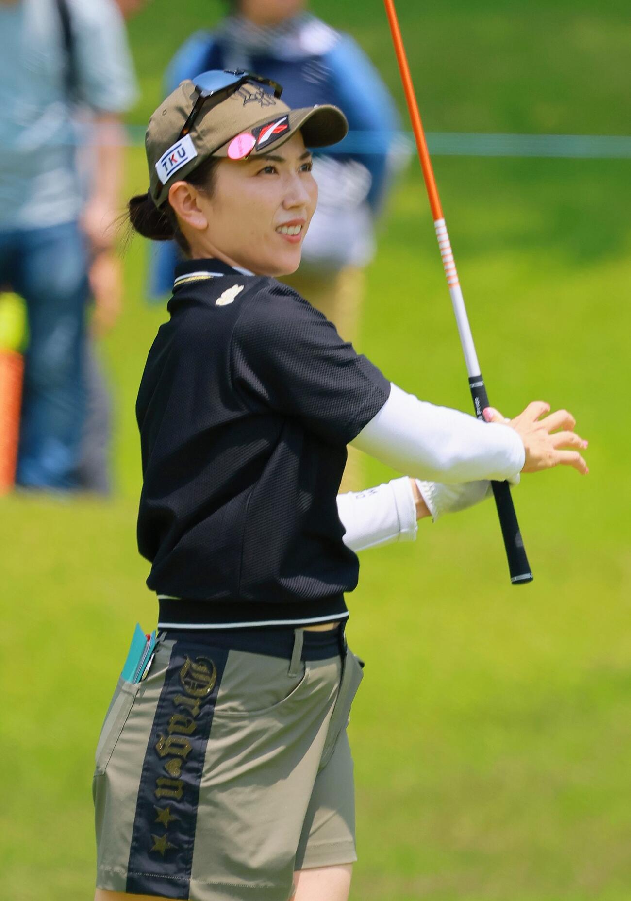 4番、セカンドショットを放つ笠りつ子（撮影・上山淳一）