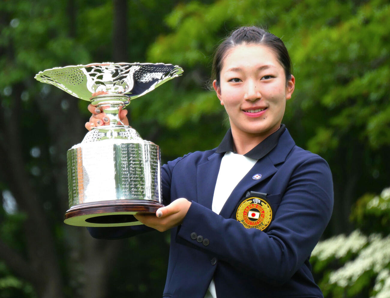 ゴルフの日本女子アマチュア選手権で初優勝した長沢愛羅＝北海道ブルックスCC（共同）