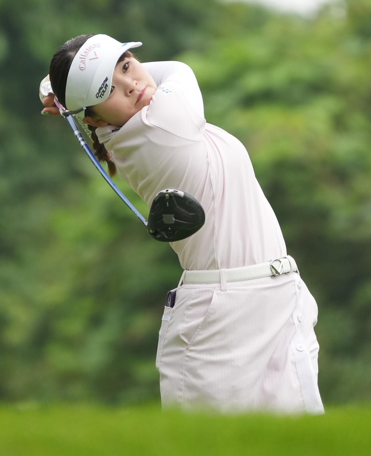 3番、ティーショットを放つ政田夢乃
