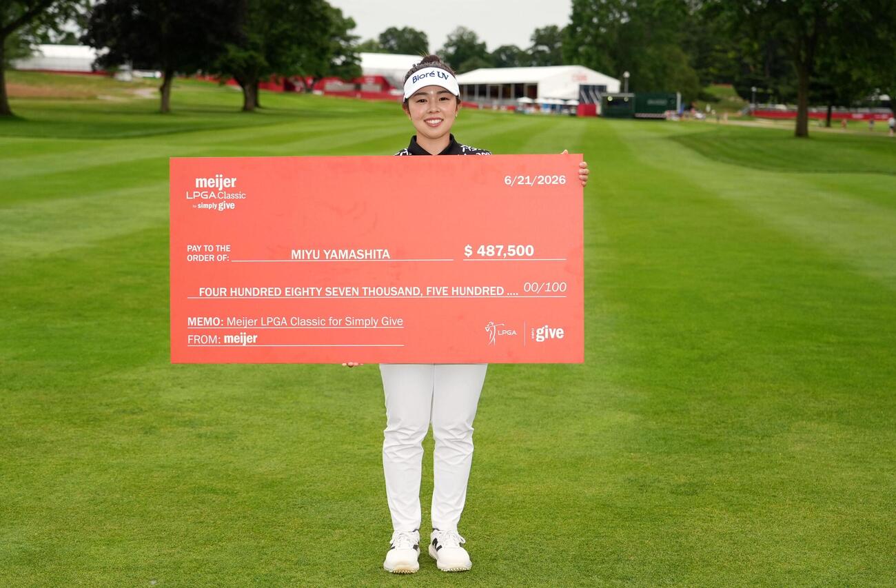 プレーオフを制して優勝した山下美夢有（共同）