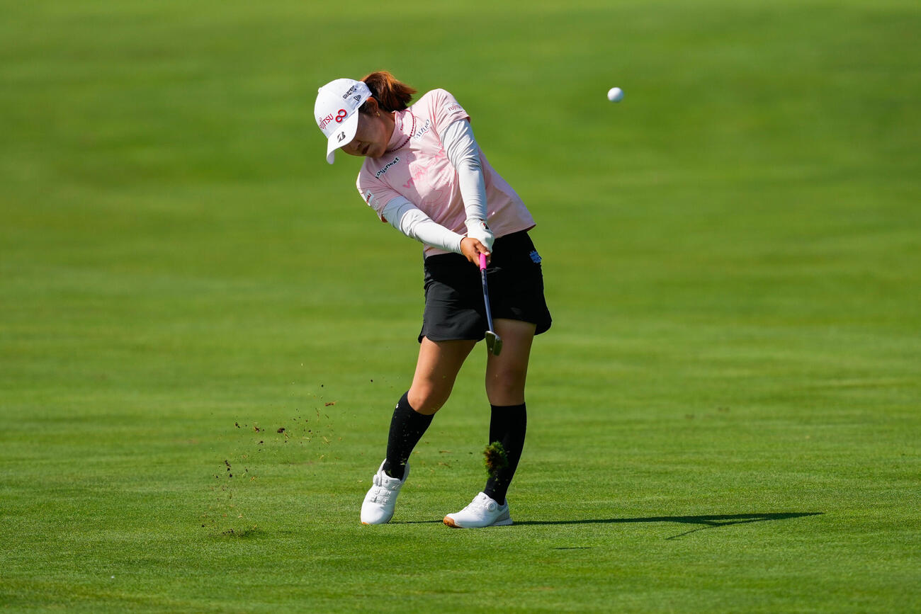 全米女子プロ選手権第3日　ショットを放つ古江（AP）