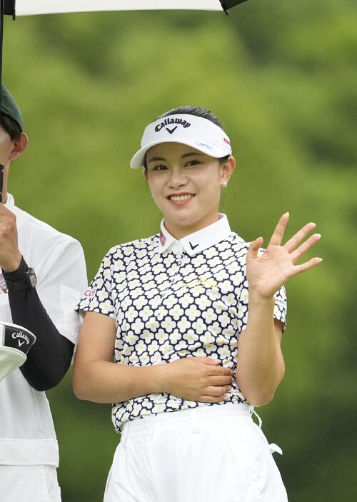 2番、笑顔を見せる河本結（撮影・小島史椰）