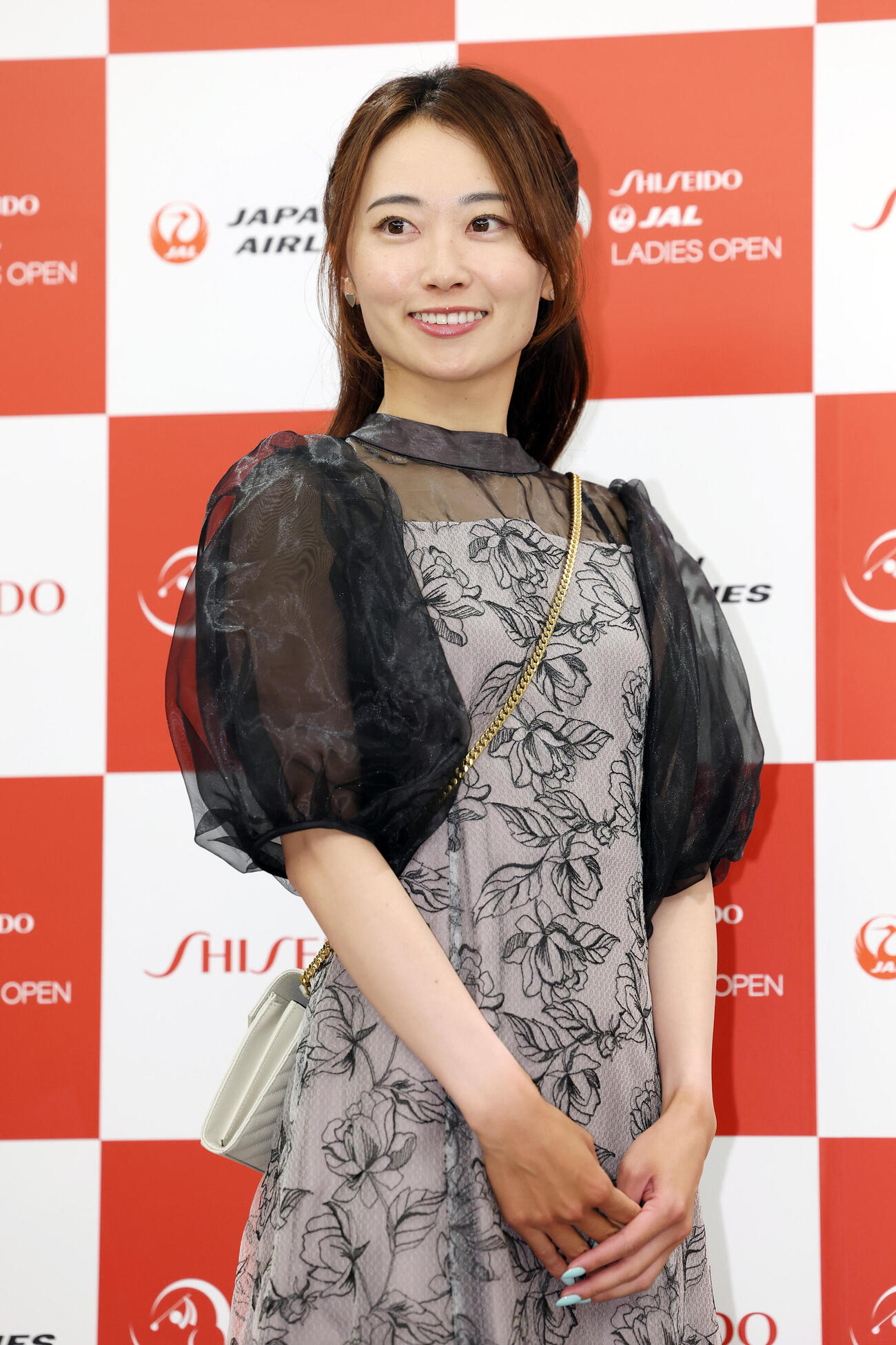 資生堂・JALレディースの前夜祭で華やかにドレスアップした姿を披露する安田祐香（撮影・宮地輝）