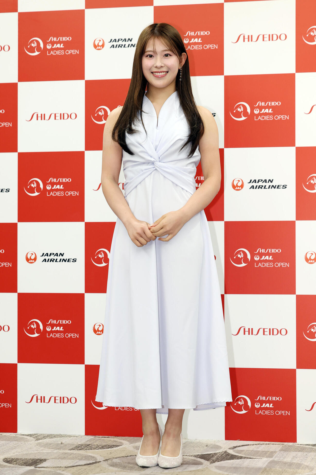 資生堂・JALレディースの前夜祭で華やかにドレスアップした姿を披露する吉田鈴（撮影・宮地輝）