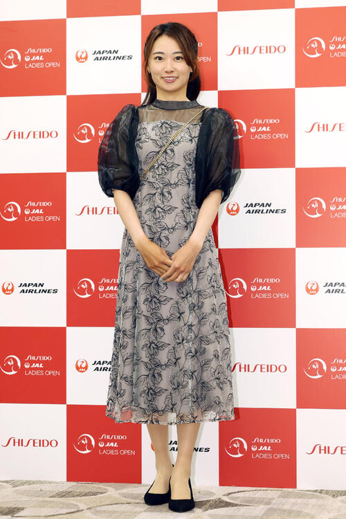 資生堂・JALレディースの前夜祭で華やかにドレスアップした姿を披露する安田祐香（撮影・宮地輝）