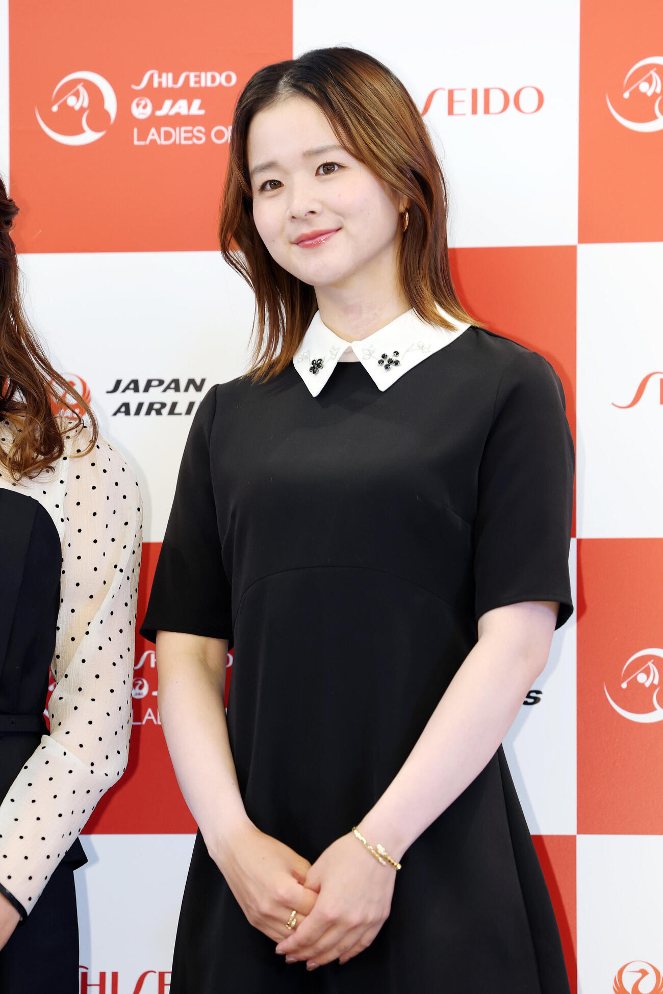 資生堂・JALレディースの前夜祭で華やかにドレスアップした姿を披露する川崎春花（撮影・宮地輝）