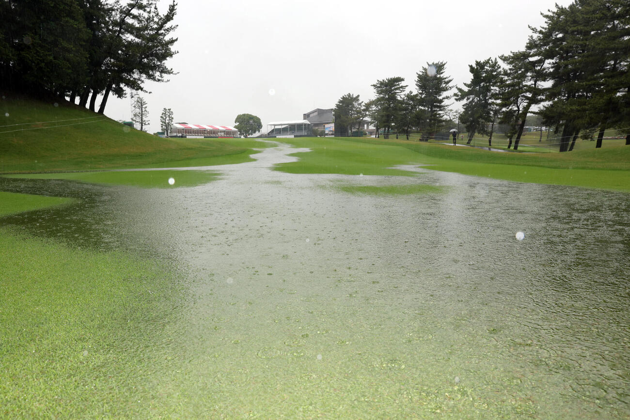 降雨で水浸しとなった戸塚カントリー倶楽部（撮影・宮地輝）