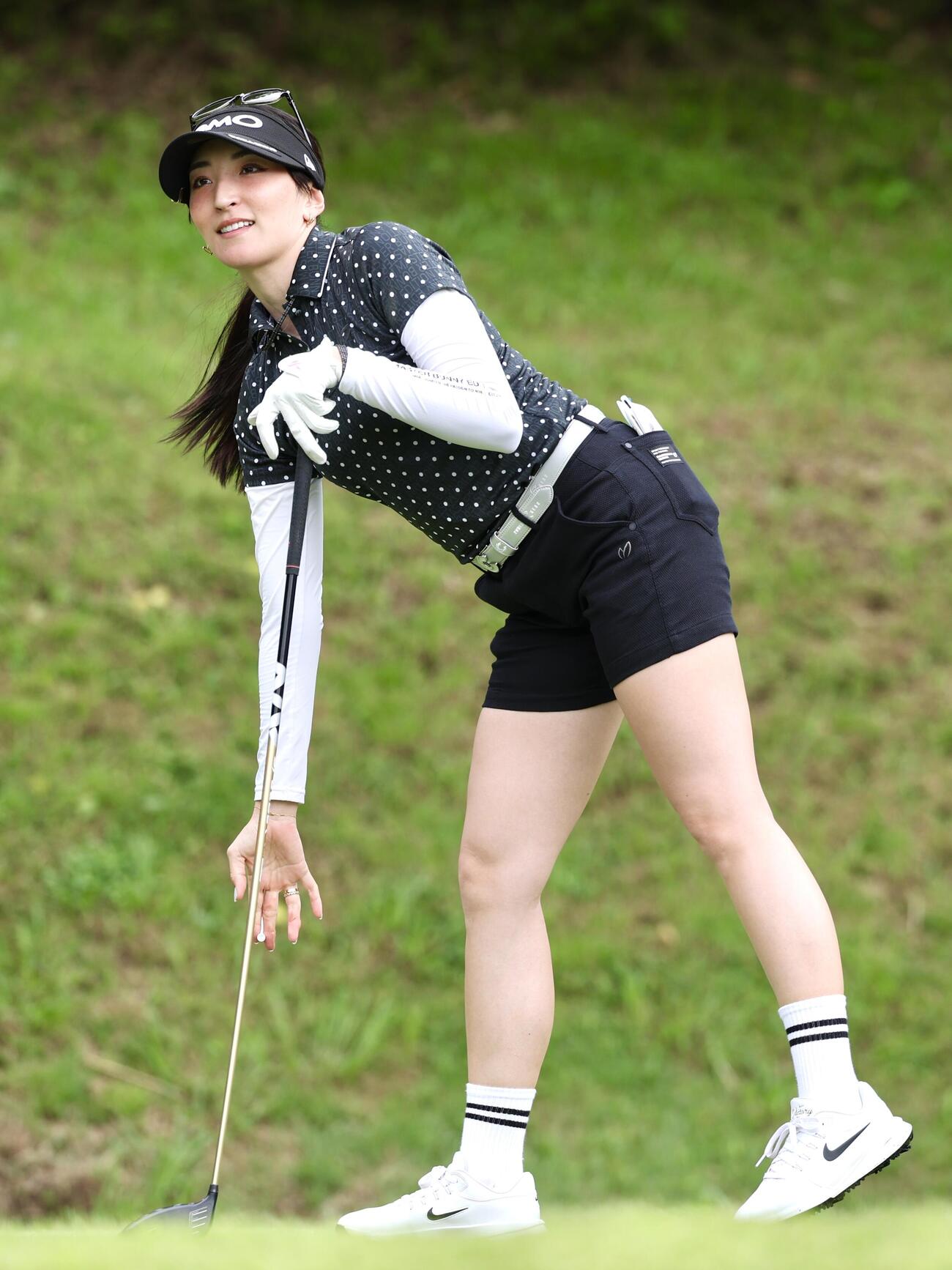 2番、ティーショットを放った脇元華（撮影・宮地輝）