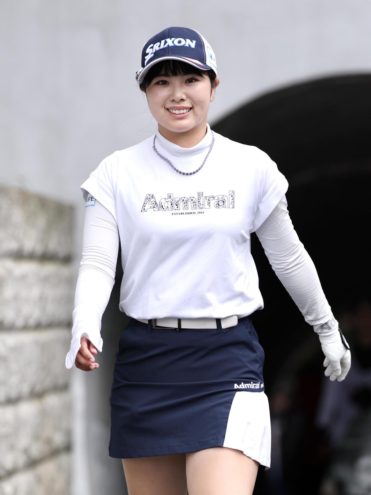 笑顔を見せる尾関彩美悠（撮影・宮地輝）