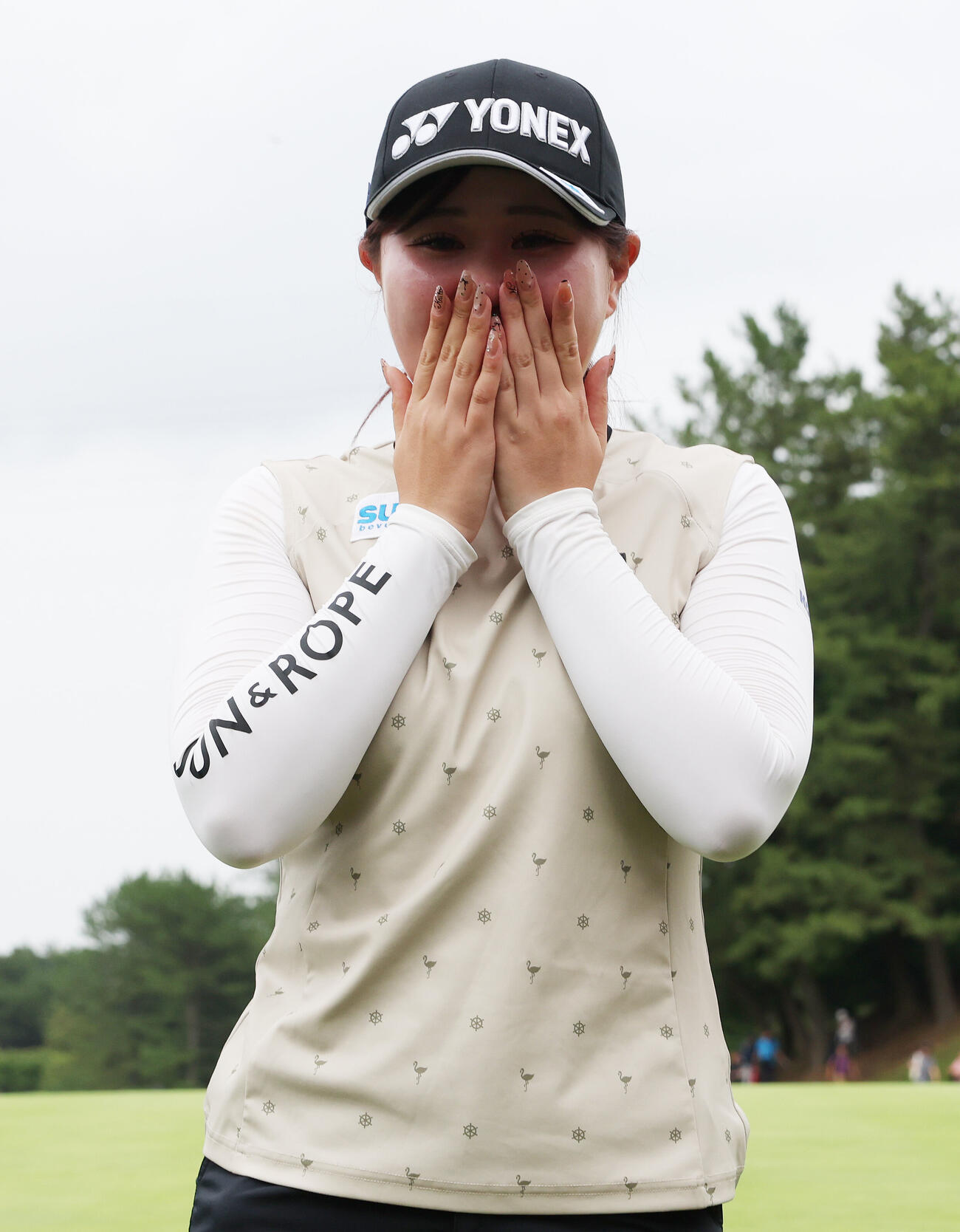 初優勝し感情が溢れる倉林紅（撮影・宮地輝）